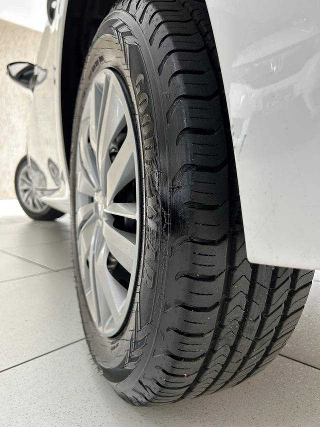 208 LIKE 1.0 FIREFLY MANUAL - 2023/2024 - BRANCO 22